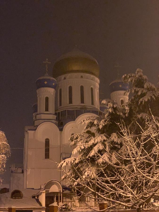 Сучасна Квартира В Центрі Міста Oezjhorod Buitenkant foto